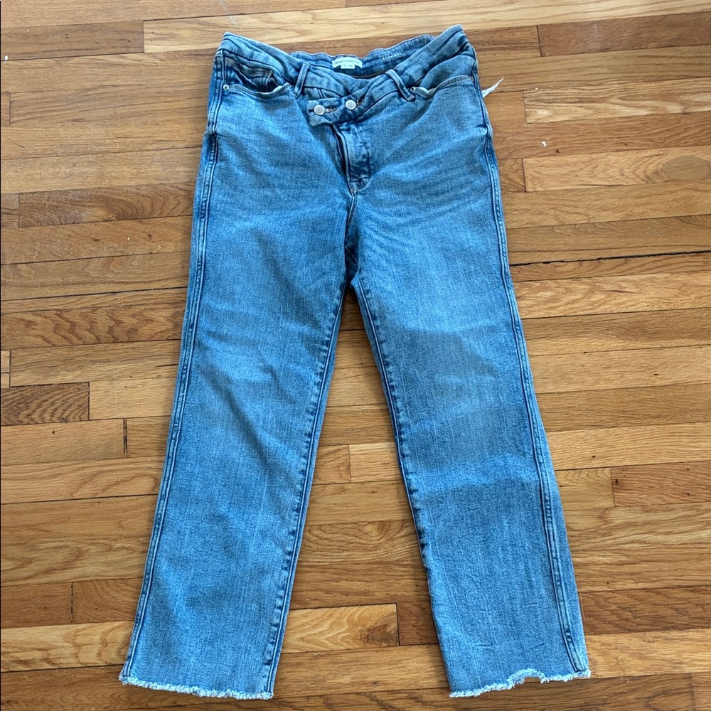 Good American Straight Leg Jeans in Light Blue Wash